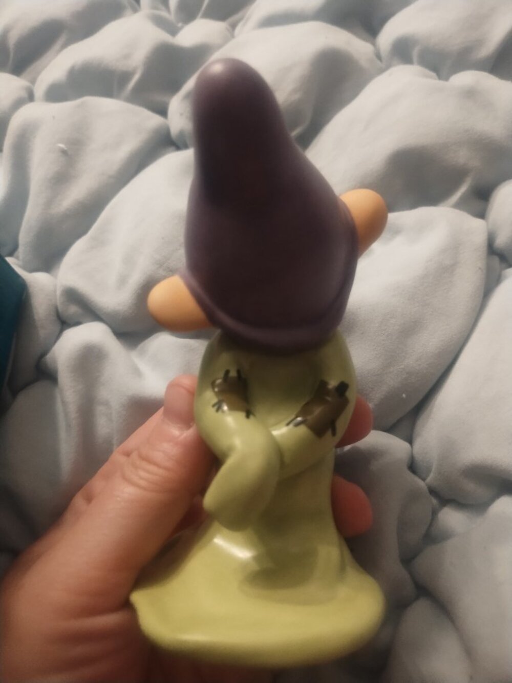New in Box Ceramic Dopey with Pin - Picture 6 of 7